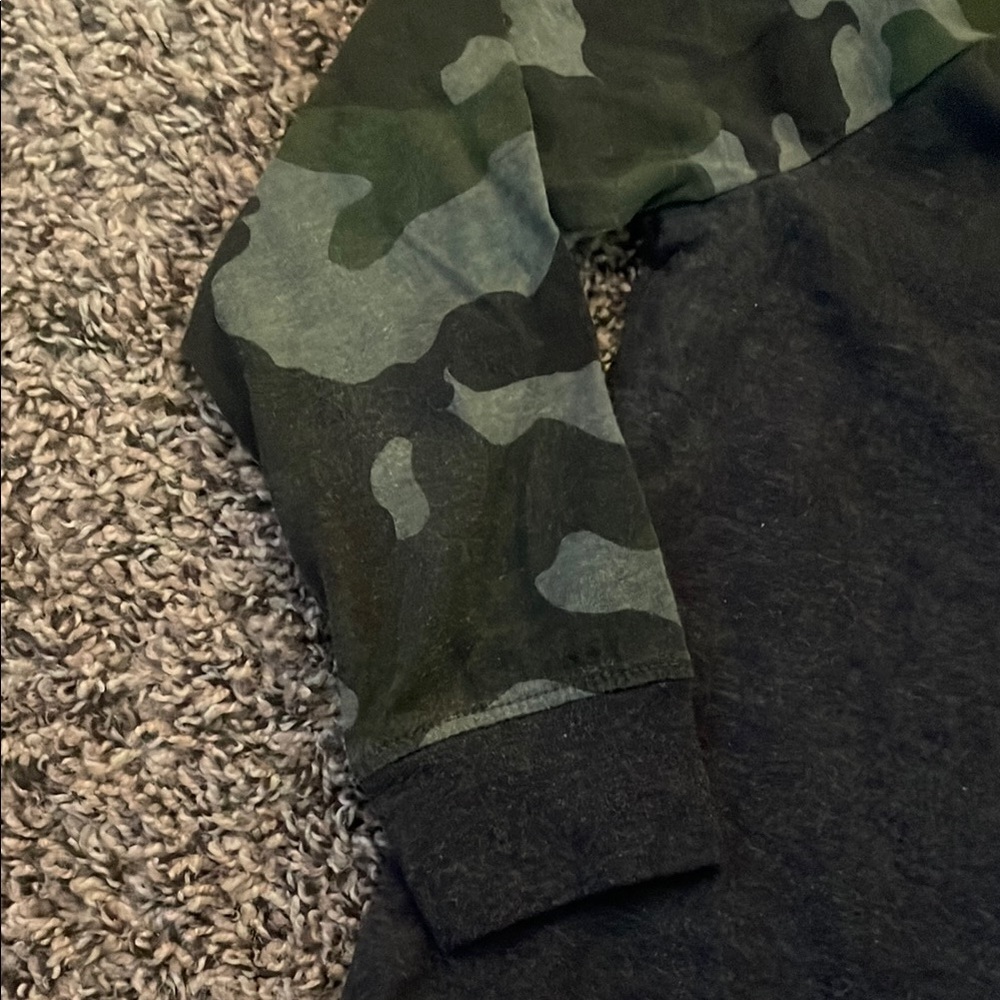 Cat & Jack Charcoal Shirt with Green Camo Sleeves - Picture 2 of 6